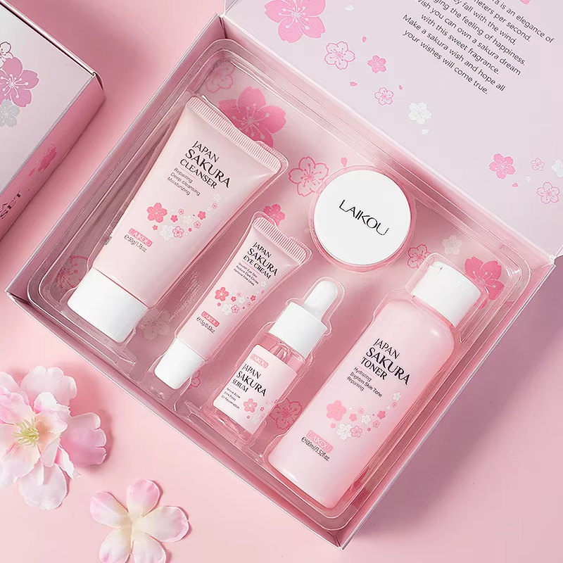 Coffret Soin Visage Sakura – Nettoyant, Sérum, Crème Yeux & Visage | Routine Beauté & Kit de Voyage 🌸✨